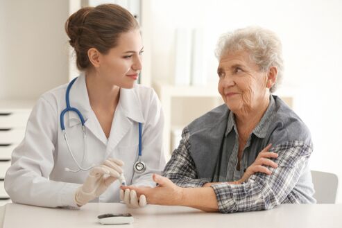 Arzt und Patient mit Diabetes